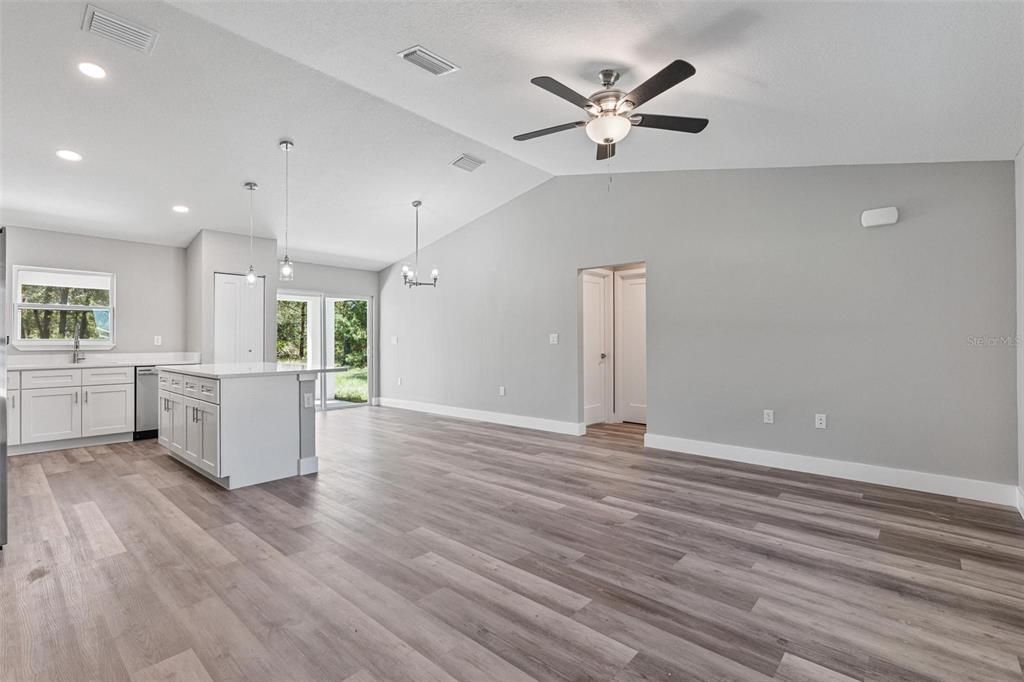 Active With Contract: $259,900 (3 beds, 2 baths, 1338 Square Feet)