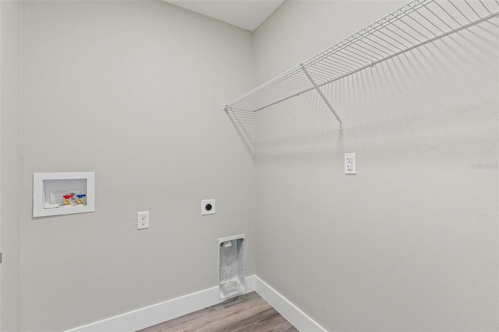 Active With Contract: $259,900 (3 beds, 2 baths, 1338 Square Feet)