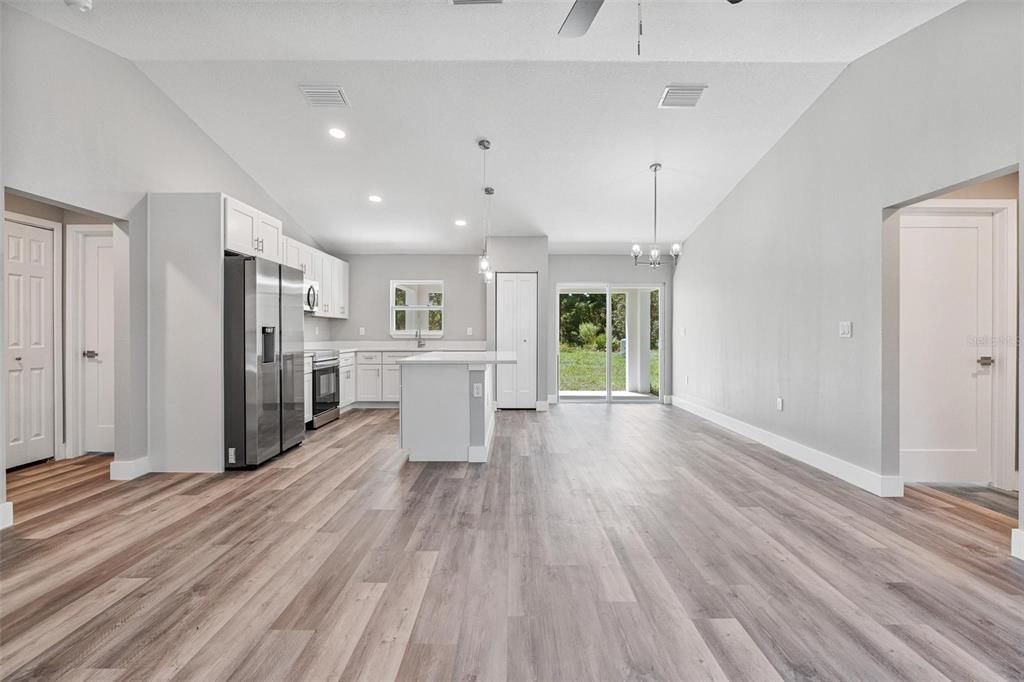 Active With Contract: $259,900 (3 beds, 2 baths, 1338 Square Feet)