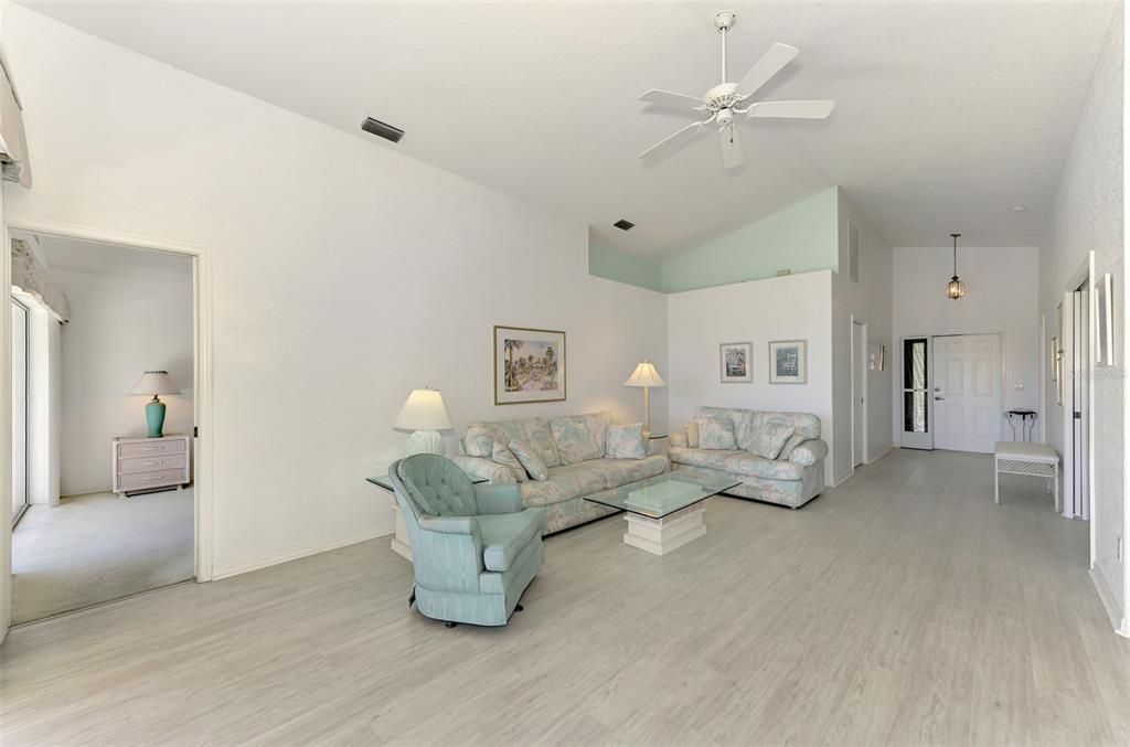 For Sale: $369,000 (3 beds, 2 baths, 1622 Square Feet)