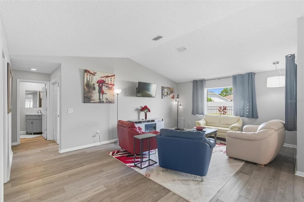 Active With Contract: $419,900 (4 beds, 3 baths, 1996 Square Feet)