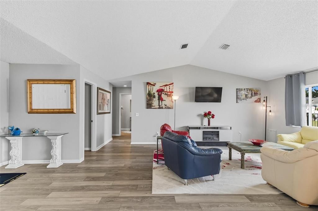 Active With Contract: $419,900 (4 beds, 3 baths, 1996 Square Feet)