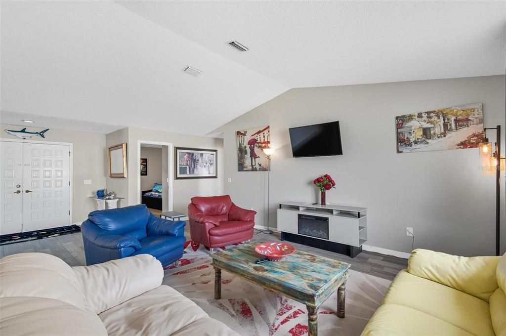 Active With Contract: $419,900 (4 beds, 3 baths, 1996 Square Feet)