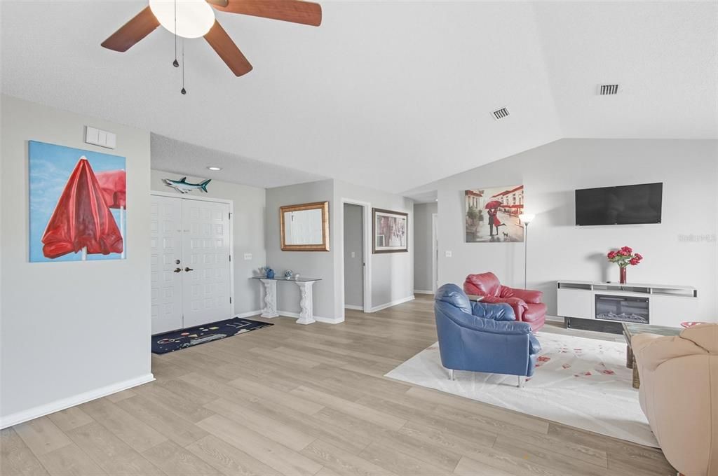 Active With Contract: $419,900 (4 beds, 3 baths, 1996 Square Feet)