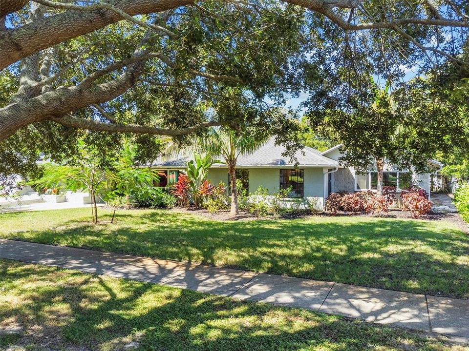 Active With Contract: $789,000 (3 beds, 2 baths, 2186 Square Feet)