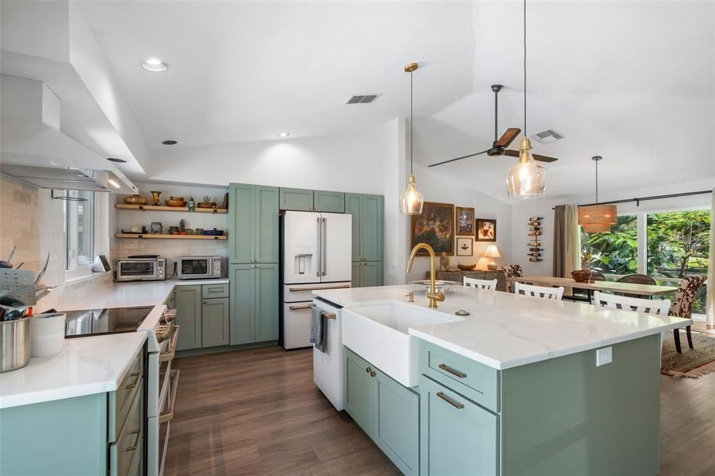 Active With Contract: $789,000 (3 beds, 2 baths, 2186 Square Feet)