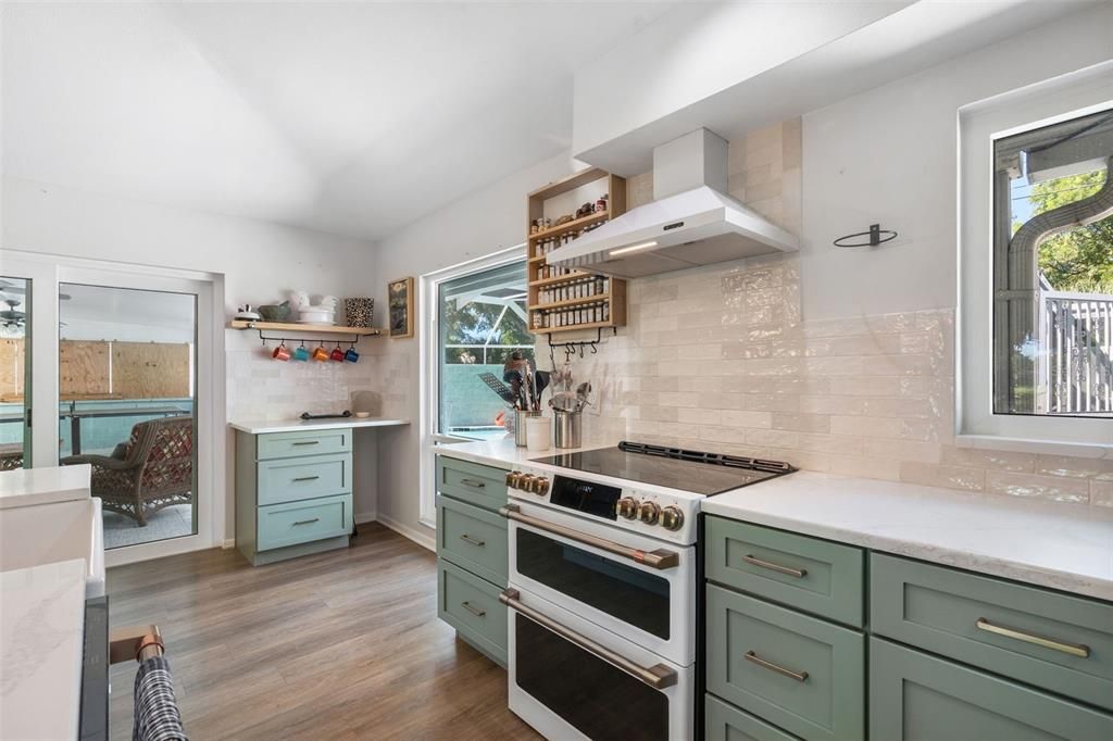 Active With Contract: $789,000 (3 beds, 2 baths, 2186 Square Feet)