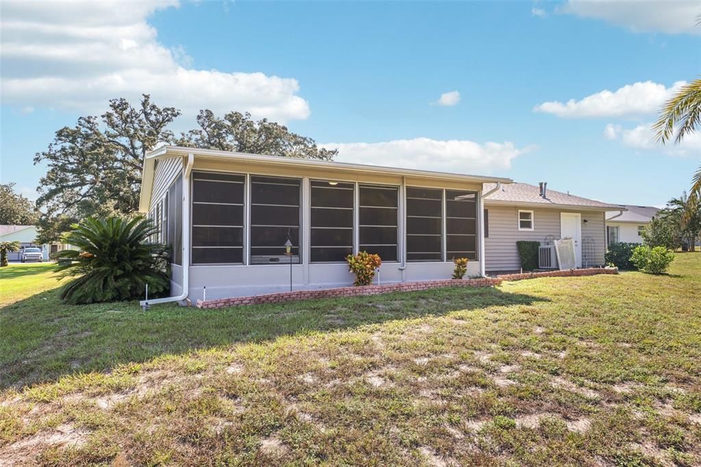 合同活跃: $235,000 (2 贝兹, 2 浴室, 1151 平方英尺)