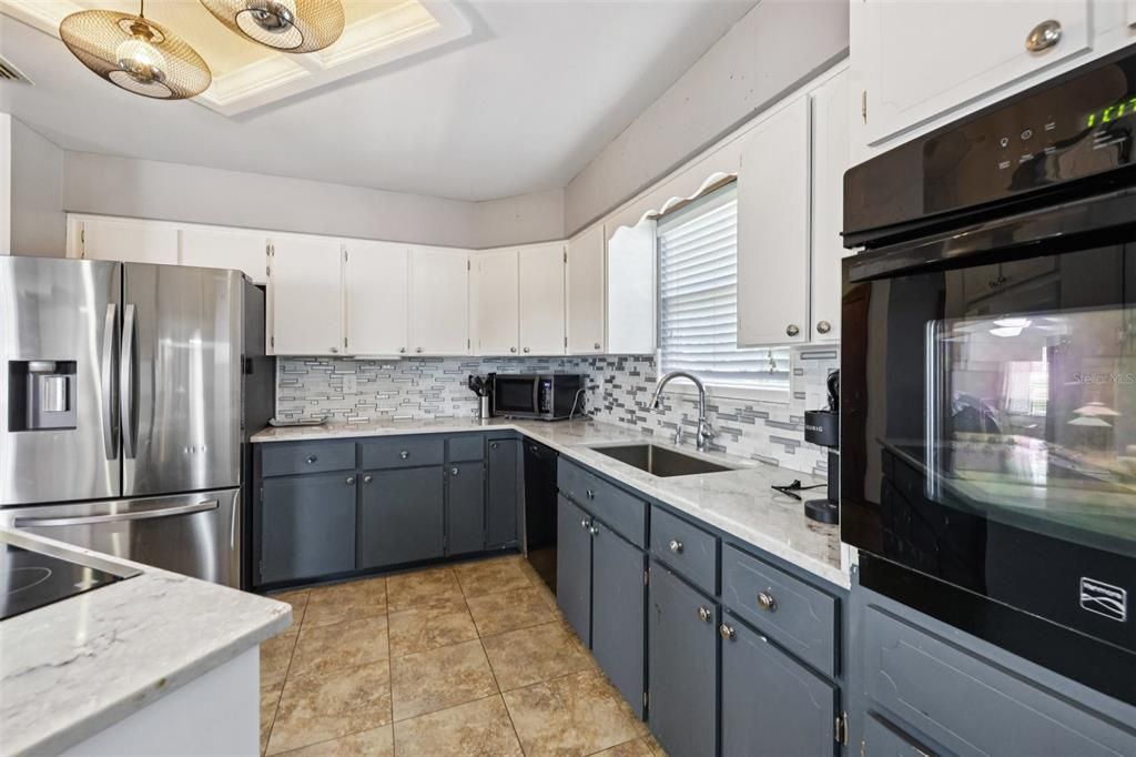 合同活跃: $235,000 (2 贝兹, 2 浴室, 1151 平方英尺)