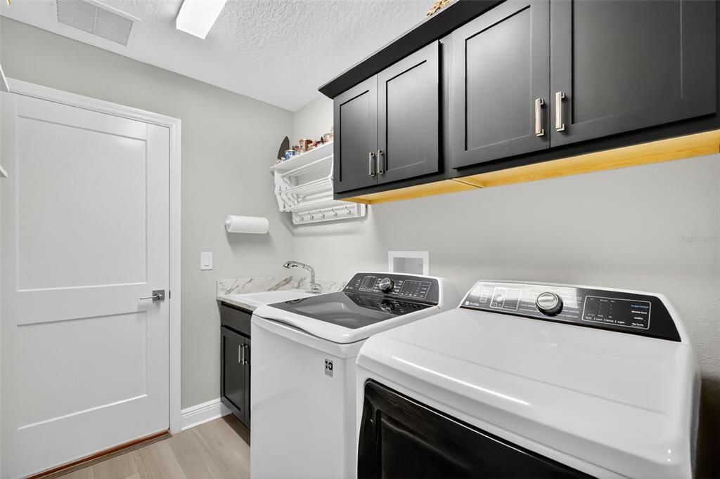 待售: $896,000 (3 贝兹, 2 浴室, 2135 平方英尺)