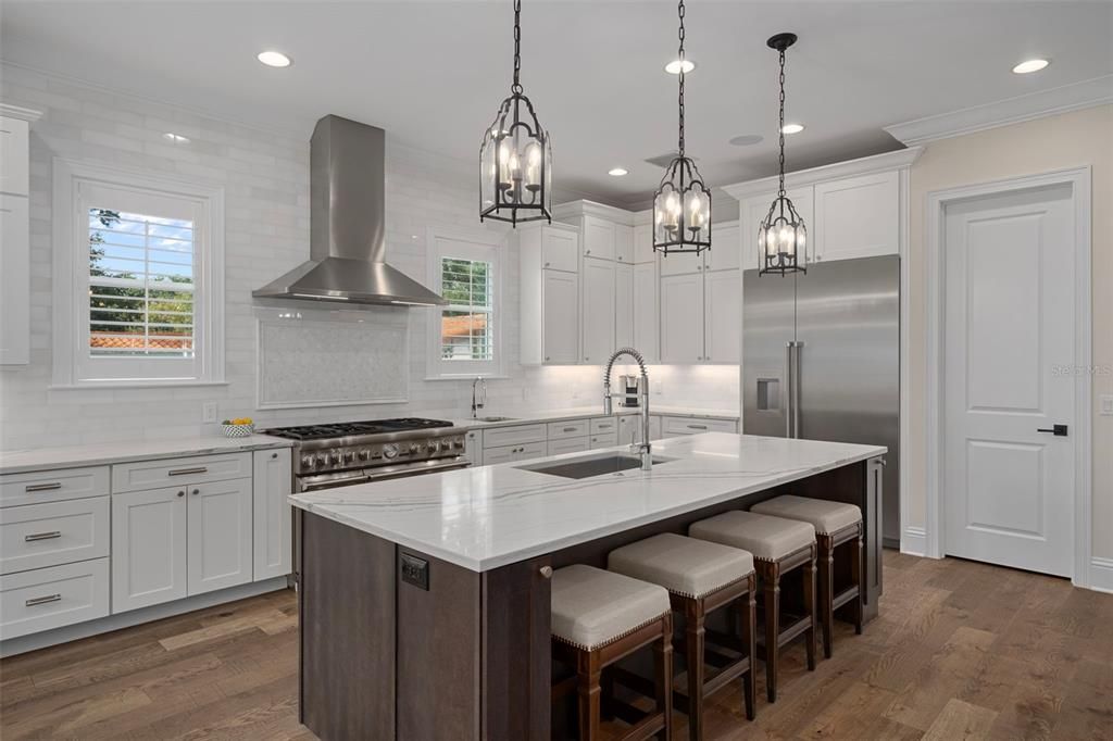 На продажу: $2,795,000 (5 спален, 5 ванн, 4280 Квадратных фут)