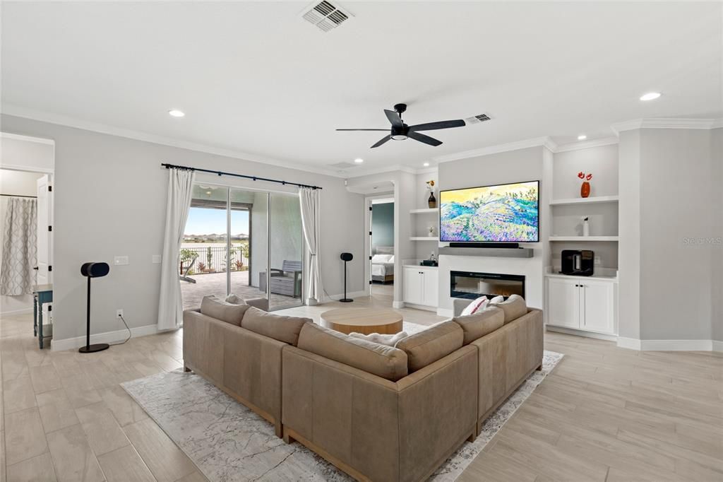 Под контрактом: $985,000 (7 спален, 5 ванн, 4873 Квадратных фут)