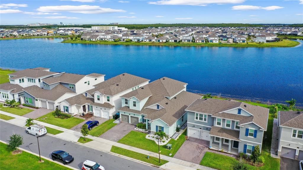 Под контрактом: $985,000 (7 спален, 5 ванн, 4873 Квадратных фут)