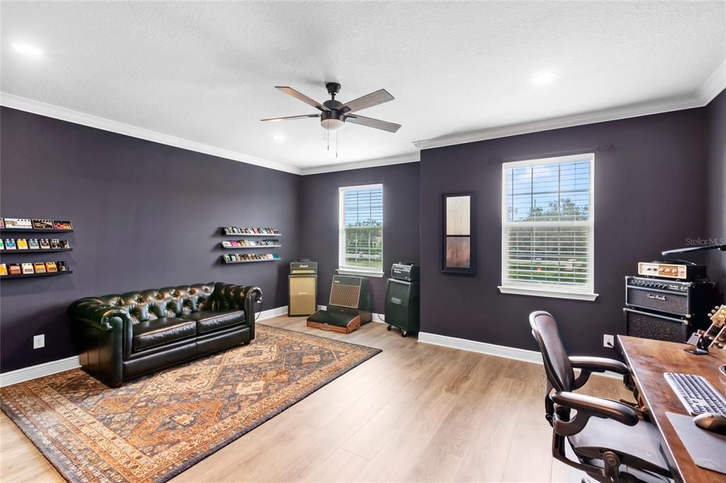 Под контрактом: $985,000 (7 спален, 5 ванн, 4873 Квадратных фут)