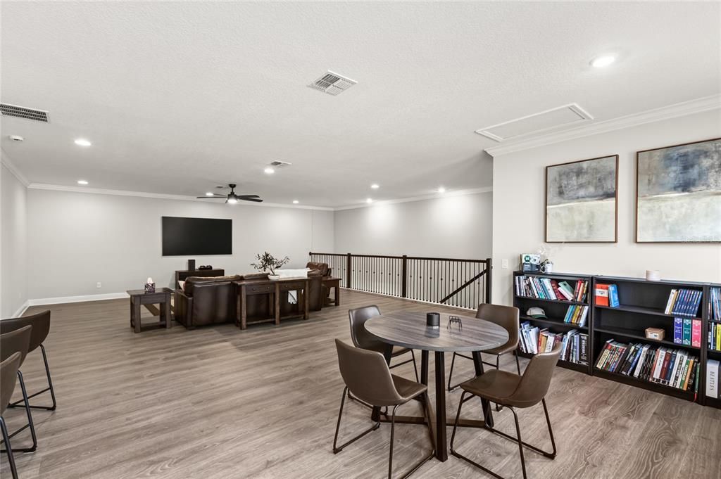 Под контрактом: $985,000 (7 спален, 5 ванн, 4873 Квадратных фут)