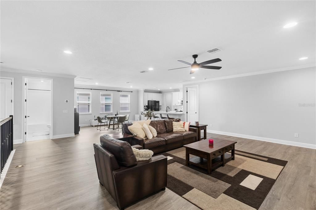 Под контрактом: $985,000 (7 спален, 5 ванн, 4873 Квадратных фут)