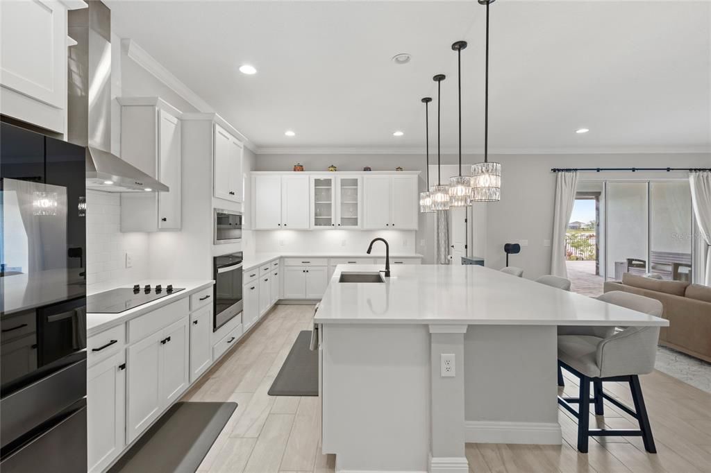 Под контрактом: $985,000 (7 спален, 5 ванн, 4873 Квадратных фут)