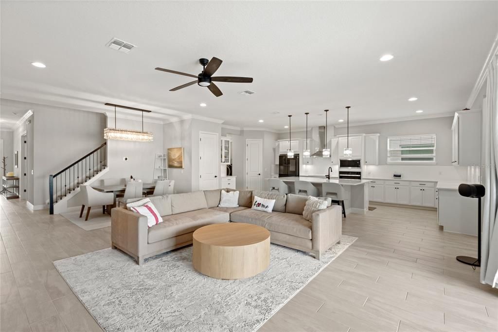 Под контрактом: $985,000 (7 спален, 5 ванн, 4873 Квадратных фут)