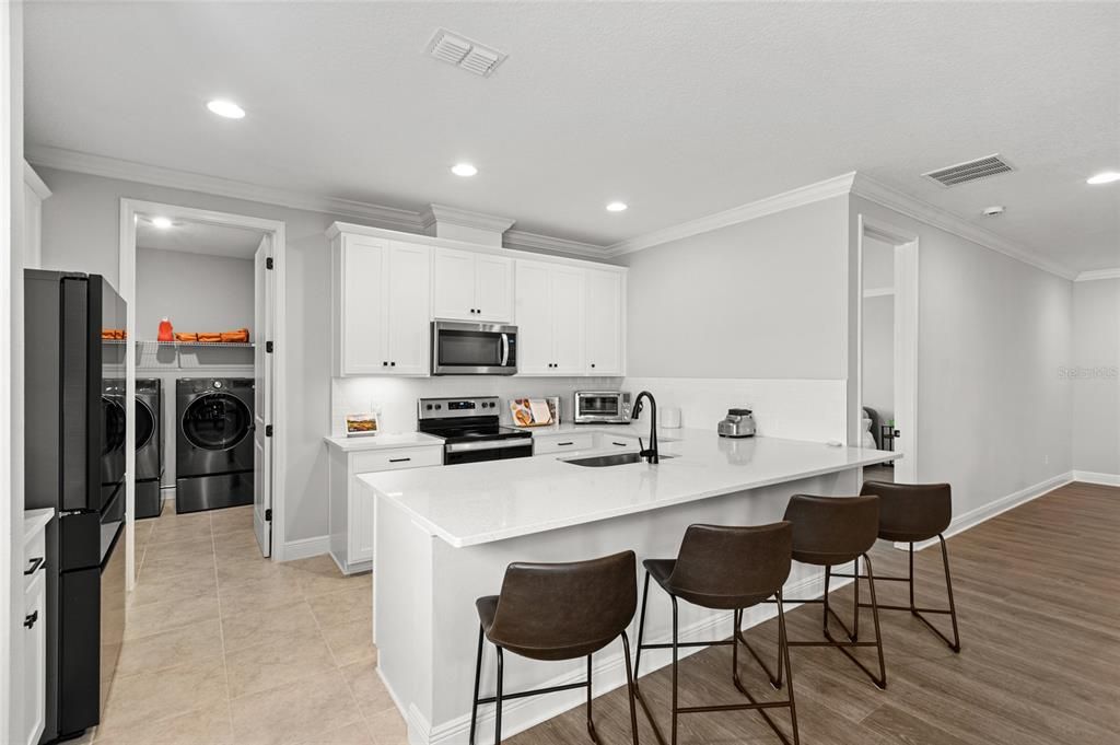 Под контрактом: $985,000 (7 спален, 5 ванн, 4873 Квадратных фут)