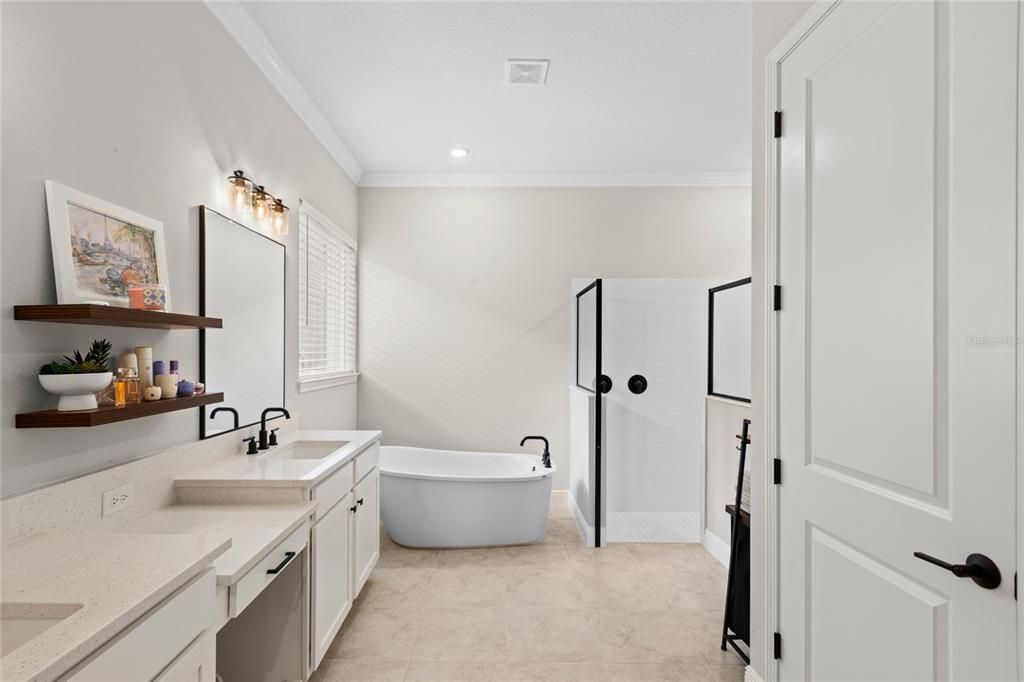 Под контрактом: $985,000 (7 спален, 5 ванн, 4873 Квадратных фут)