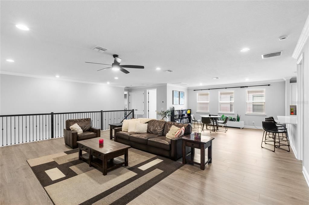 Под контрактом: $985,000 (7 спален, 5 ванн, 4873 Квадратных фут)