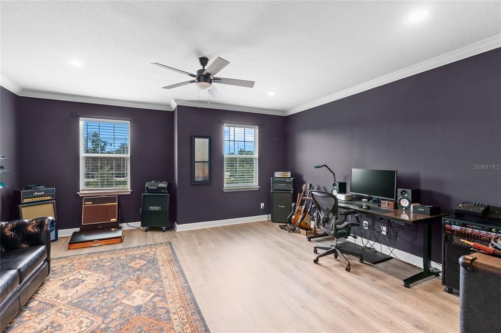 Под контрактом: $985,000 (7 спален, 5 ванн, 4873 Квадратных фут)