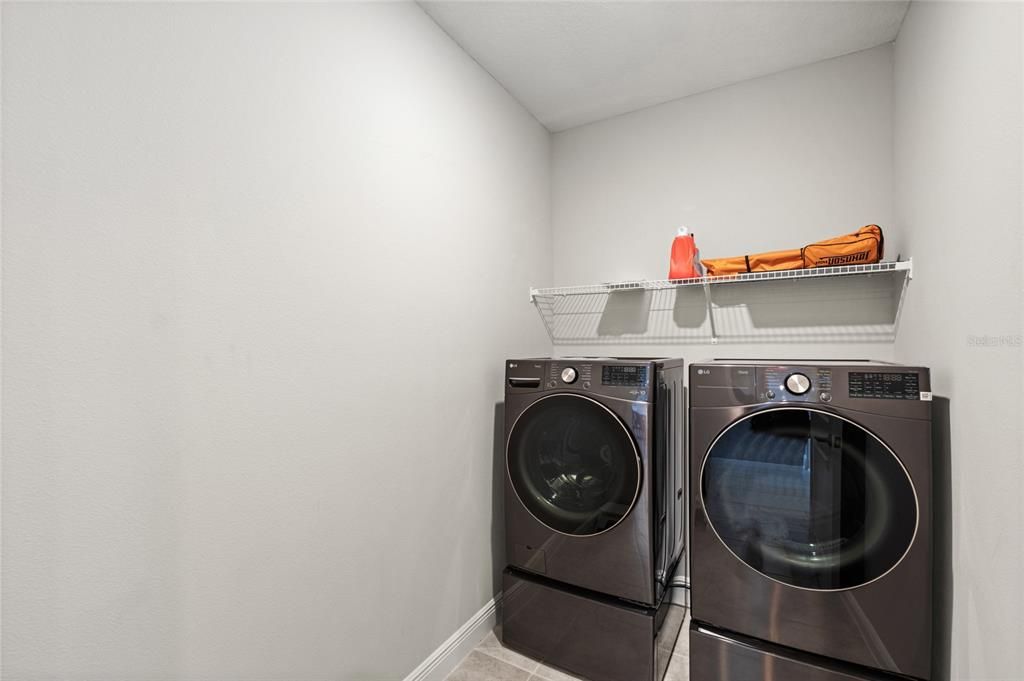 Под контрактом: $985,000 (7 спален, 5 ванн, 4873 Квадратных фут)