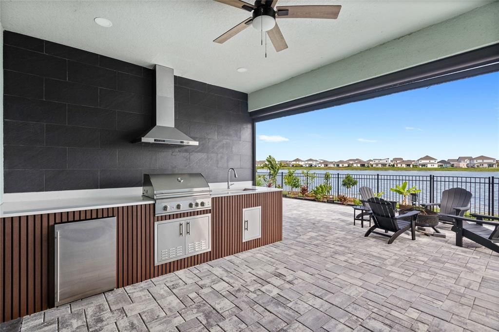 Под контрактом: $985,000 (7 спален, 5 ванн, 4873 Квадратных фут)