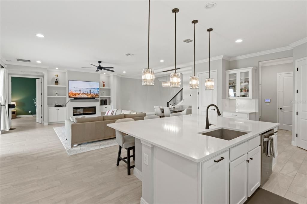 Под контрактом: $985,000 (7 спален, 5 ванн, 4873 Квадратных фут)