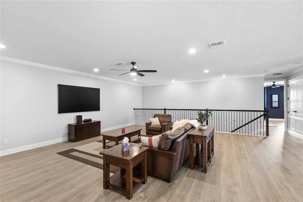 Под контрактом: $985,000 (7 спален, 5 ванн, 4873 Квадратных фут)