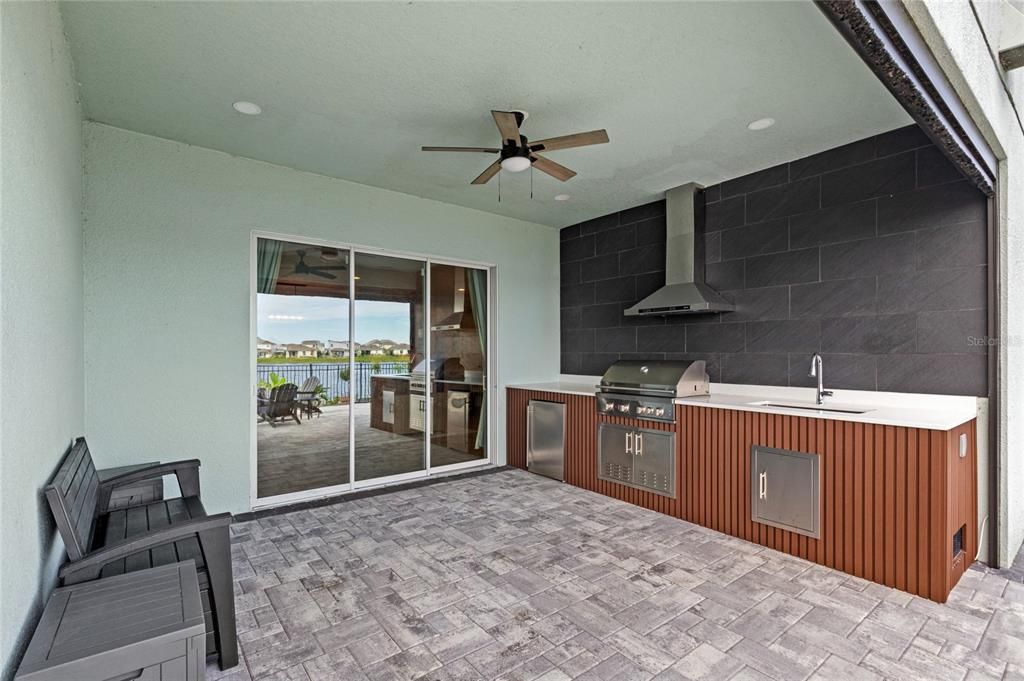 Под контрактом: $985,000 (7 спален, 5 ванн, 4873 Квадратных фут)