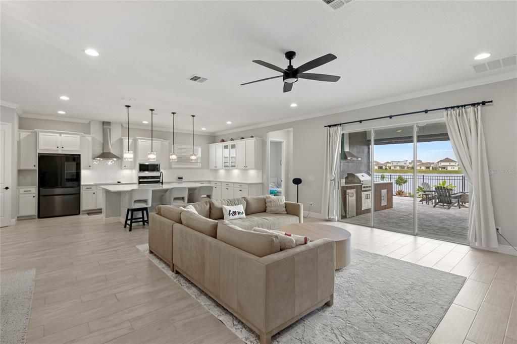 Под контрактом: $985,000 (7 спален, 5 ванн, 4873 Квадратных фут)