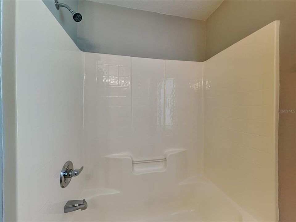 Activo con contrato: $1,599 (3 camas, 2 baños, 1266 Pies cuadrados)