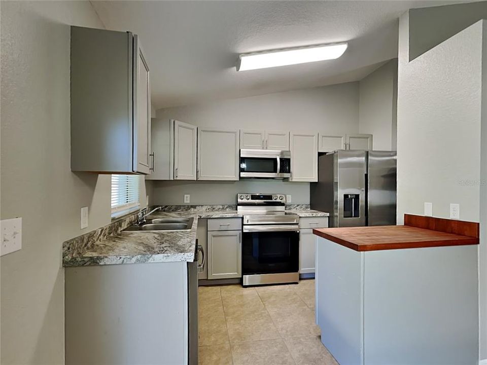 Activo con contrato: $1,599 (3 camas, 2 baños, 1266 Pies cuadrados)