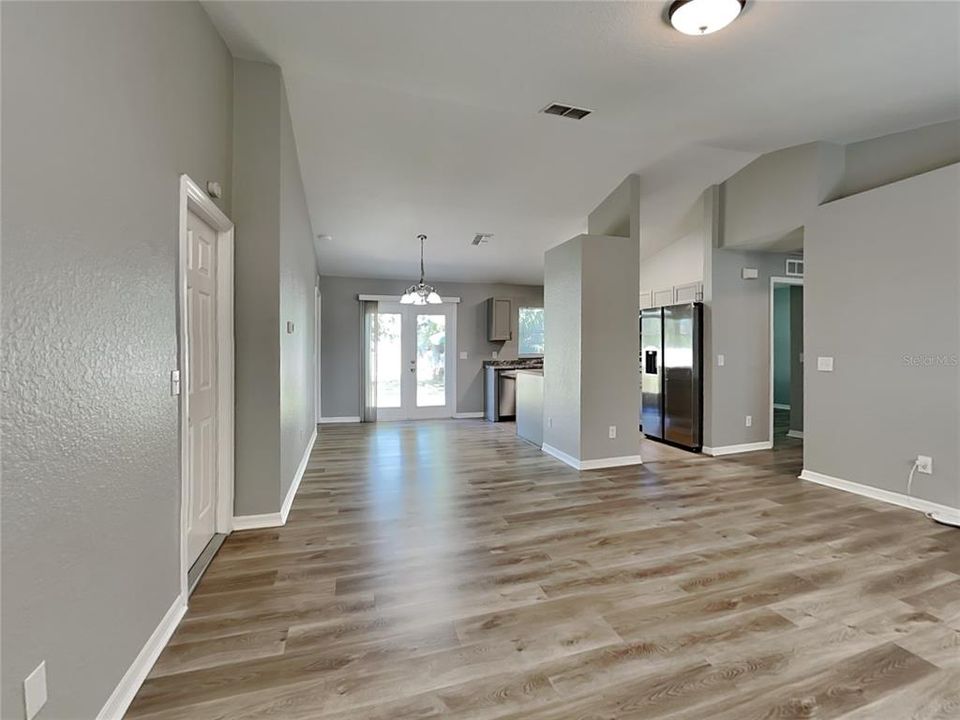 Activo con contrato: $1,599 (3 camas, 2 baños, 1266 Pies cuadrados)