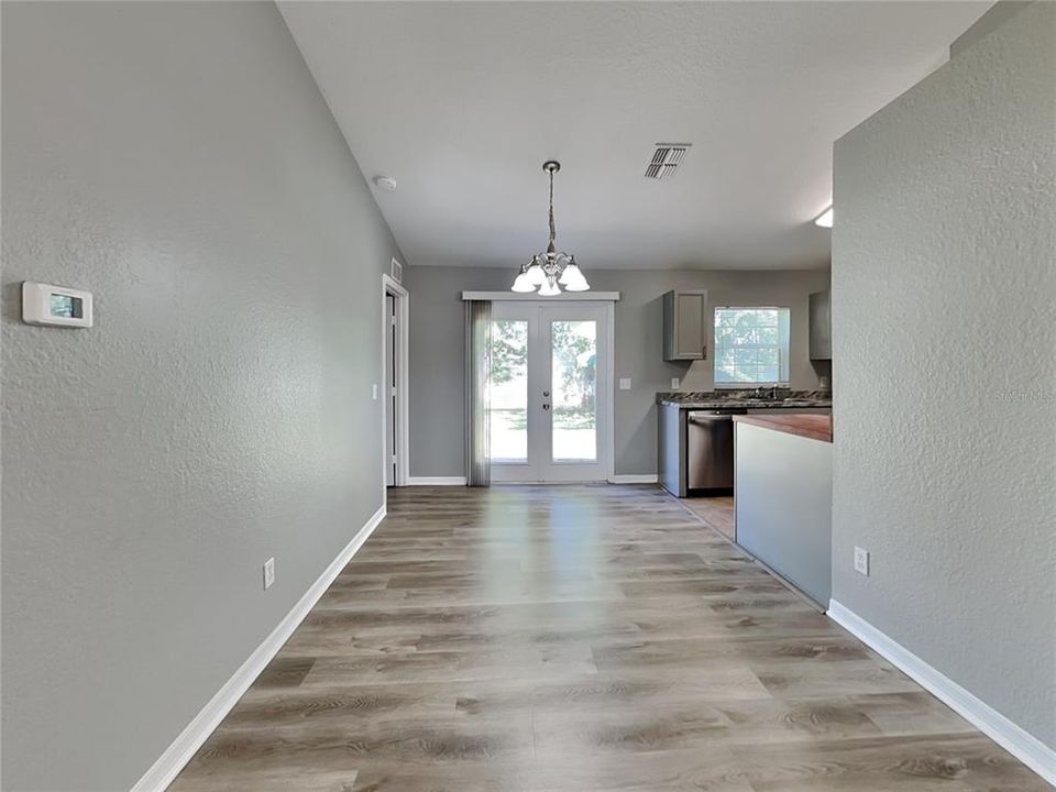 Activo con contrato: $1,599 (3 camas, 2 baños, 1266 Pies cuadrados)