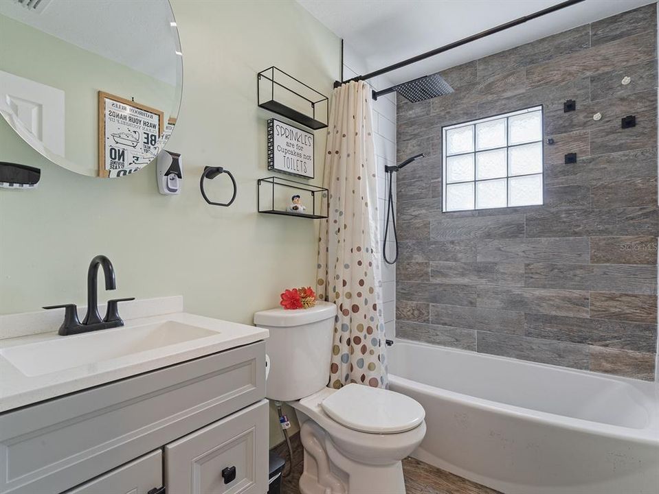 待售: $549,900 (4 贝兹, 2 浴室, 2064 平方英尺)