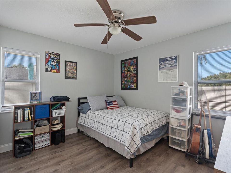 待售: $549,900 (4 贝兹, 2 浴室, 2064 平方英尺)