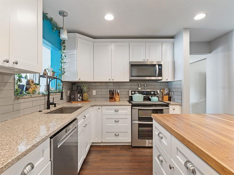 待售: $549,900 (4 贝兹, 2 浴室, 2064 平方英尺)