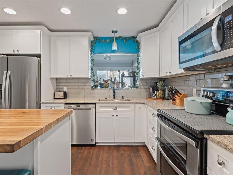 待售: $549,900 (4 贝兹, 2 浴室, 2064 平方英尺)