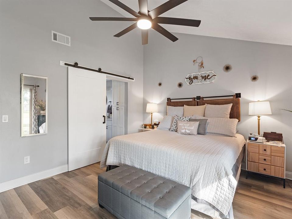 待售: $549,900 (4 贝兹, 2 浴室, 2064 平方英尺)