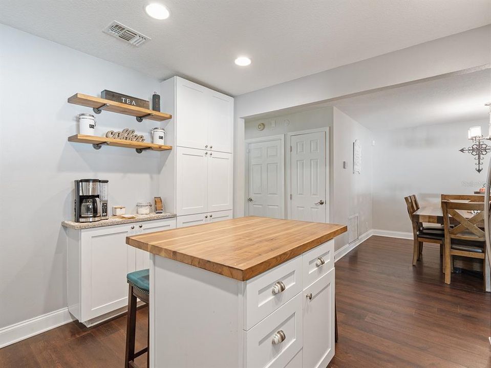 待售: $549,900 (4 贝兹, 2 浴室, 2064 平方英尺)