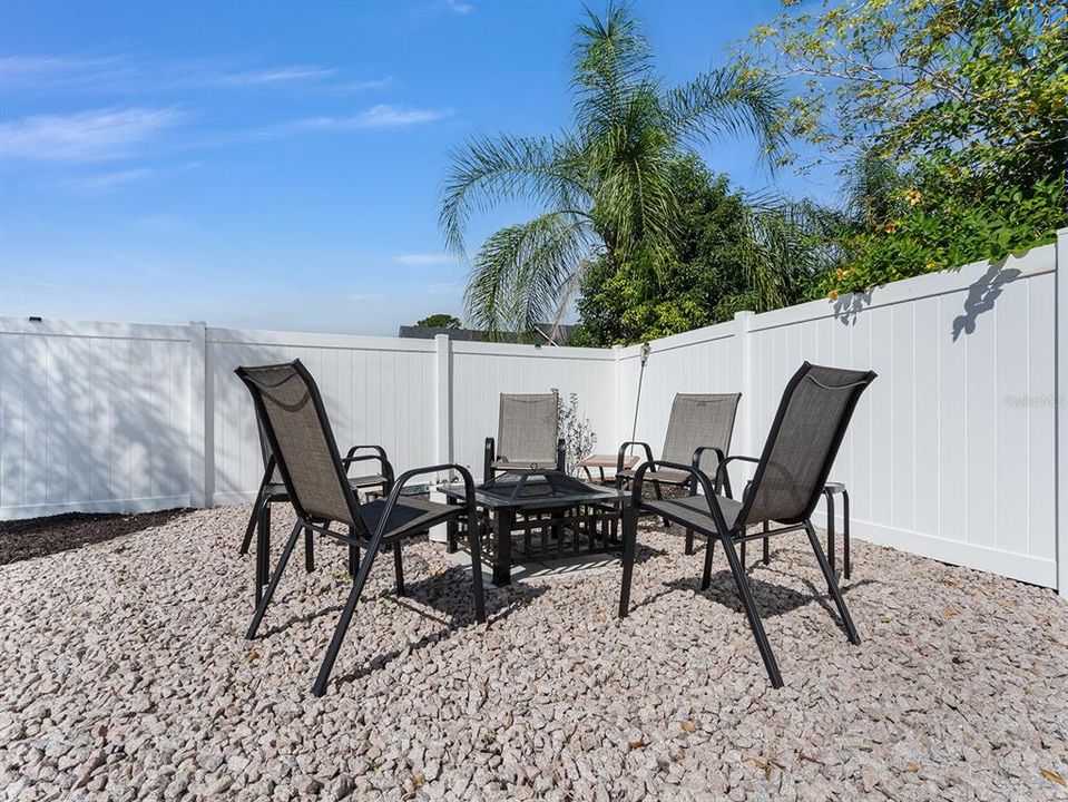 待售: $549,900 (4 贝兹, 2 浴室, 2064 平方英尺)