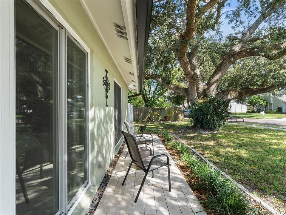 待售: $549,900 (4 贝兹, 2 浴室, 2064 平方英尺)