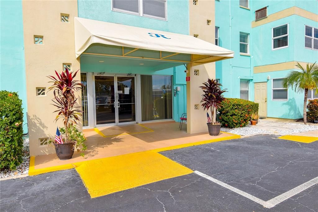 Active With Contract: $99,000 (2 beds, 1 baths, 640 Square Feet)