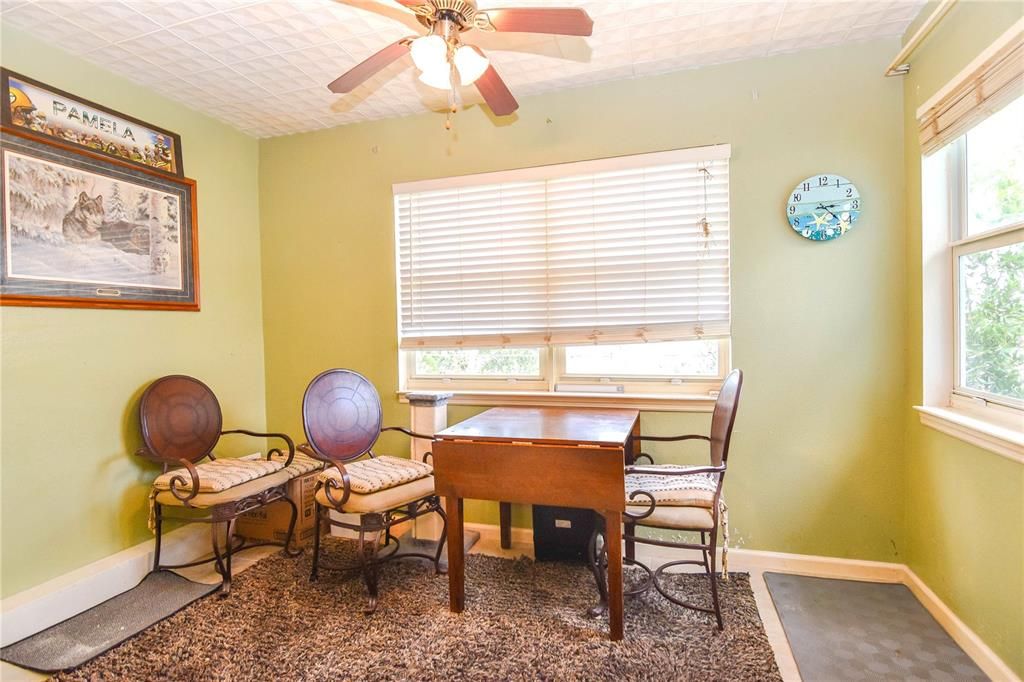 Active With Contract: $99,000 (2 beds, 1 baths, 640 Square Feet)