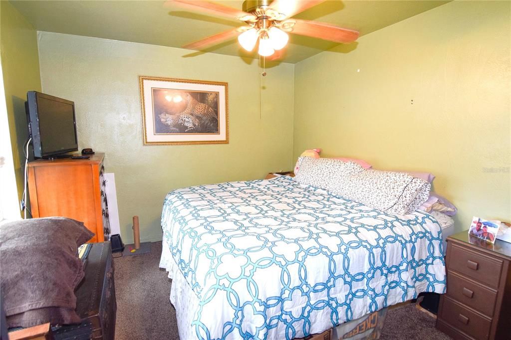 Active With Contract: $99,000 (2 beds, 1 baths, 640 Square Feet)