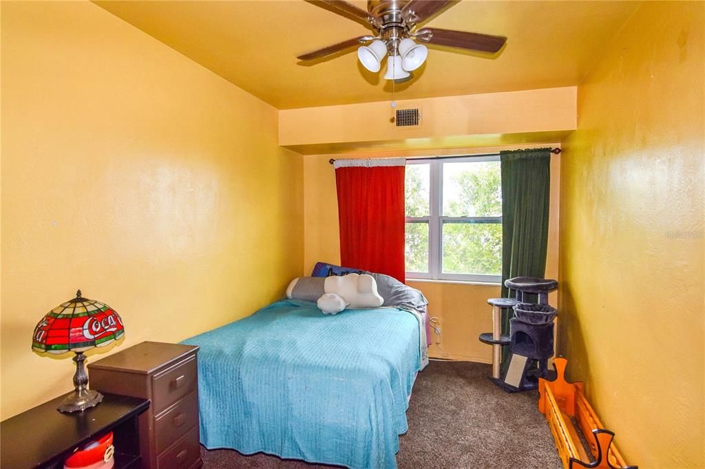 Active With Contract: $99,000 (2 beds, 1 baths, 640 Square Feet)