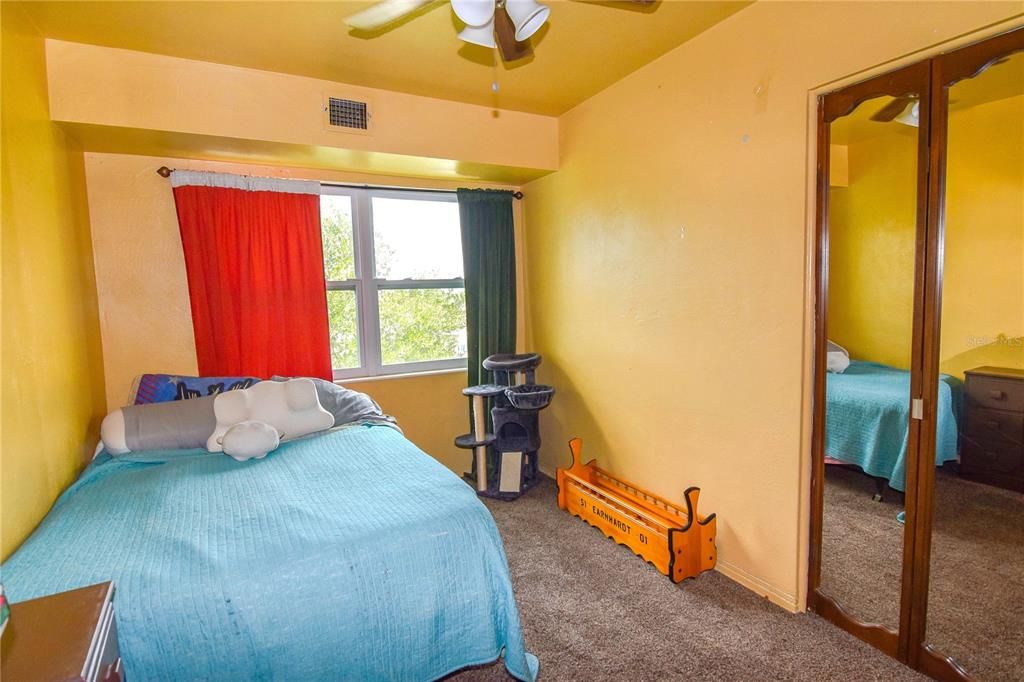 Active With Contract: $99,000 (2 beds, 1 baths, 640 Square Feet)