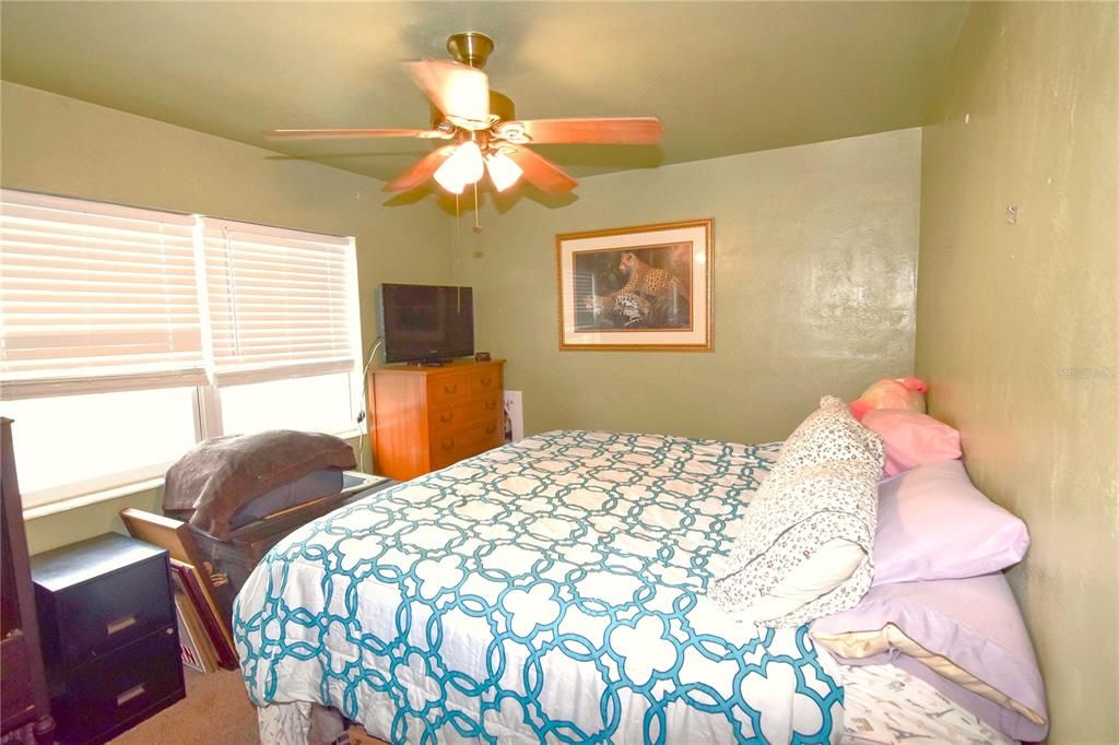 Active With Contract: $99,000 (2 beds, 1 baths, 640 Square Feet)